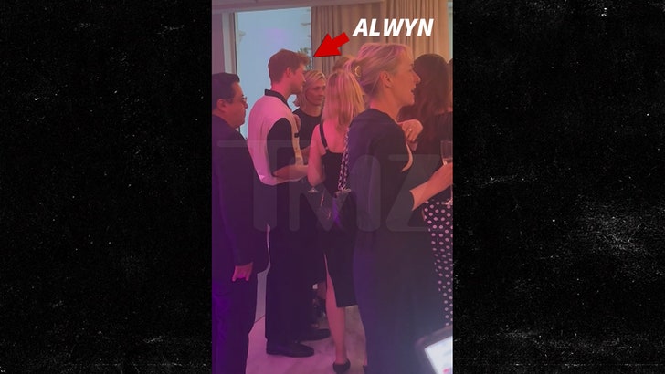 0cee308dc4cc46e498e49ddc01849e1c_md 051624_joe_alwyn_kal