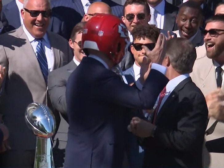 053124-chiefs-white-house-helmet-primary-v3