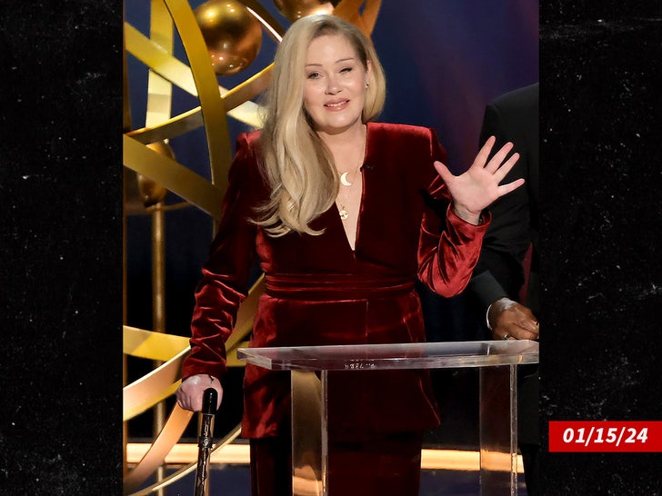 12cf536eb06c4af1a78c790381d6df1b_md christina applegate emmys sub