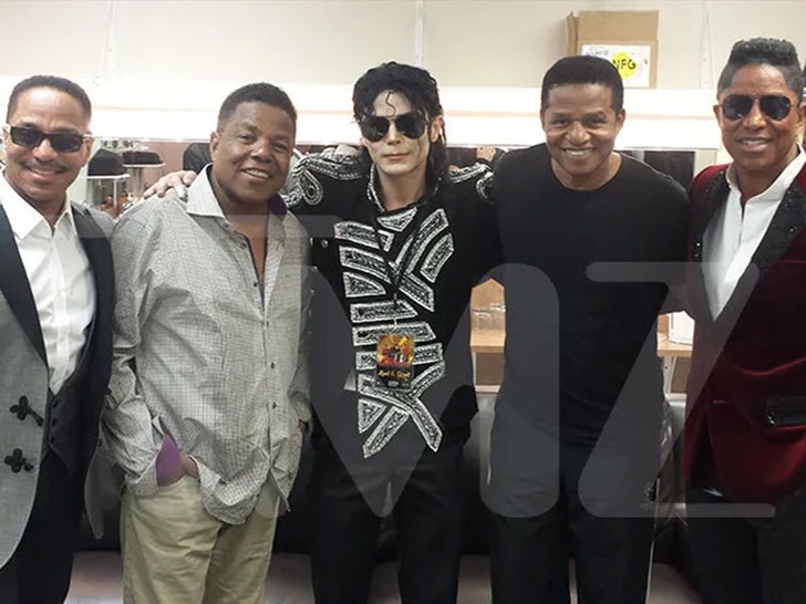 17fee2ee7d174821a87a02527143ba7c_md michael jackson impersonator