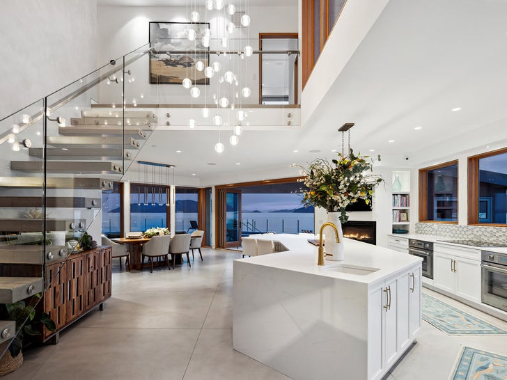 0614-fear-movie-house-canada-photos-primary-3