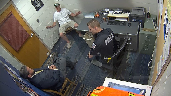 1c96157cb8354a548bd70b8ec412c923_md 060724_graduation_dad_police_kal