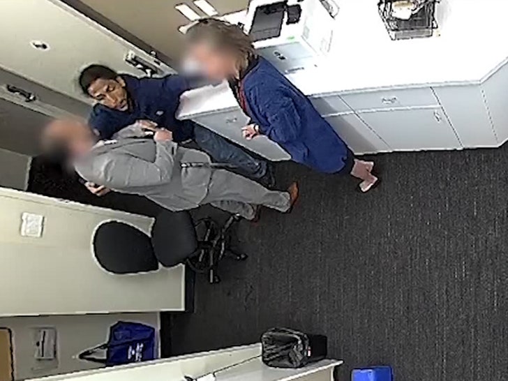 21c8f03edfba46188be8690f3dfbf91f_md 061024-bank-hostages-captive-primary-v1