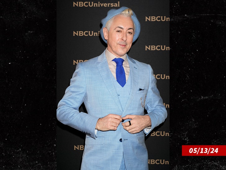 27e76beb276848d1ba4c8d776d33250e_md alan cumming getty 1