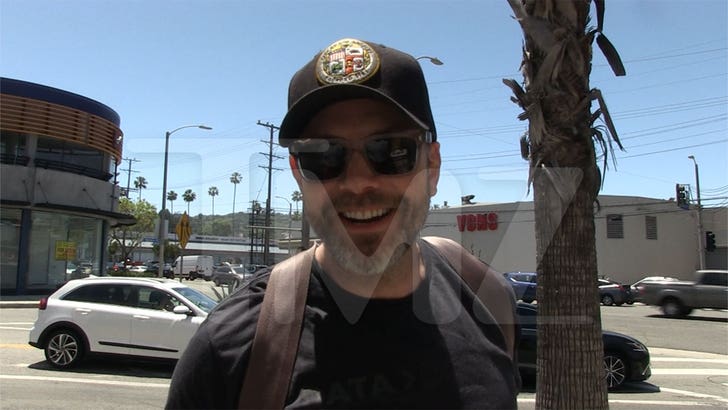 290f7fadf4a84e829aff7e0b4cd7853d_md 051024-joel-mchale-kal