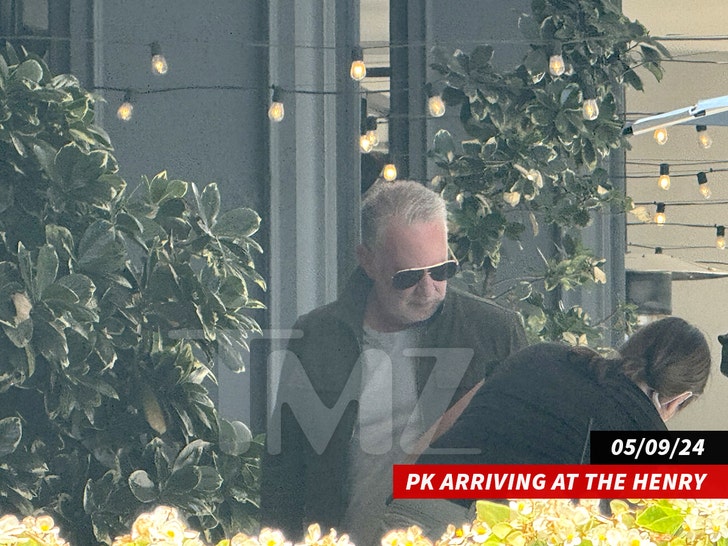 2b3038bf42b549c5a46a4b4d5e86d747_md PK ARRIVING AT THE HENRY