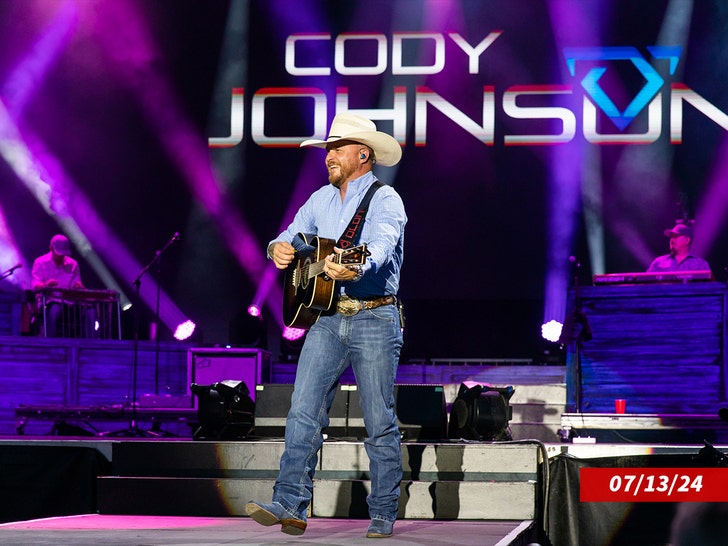 cody johnson performing lastnight