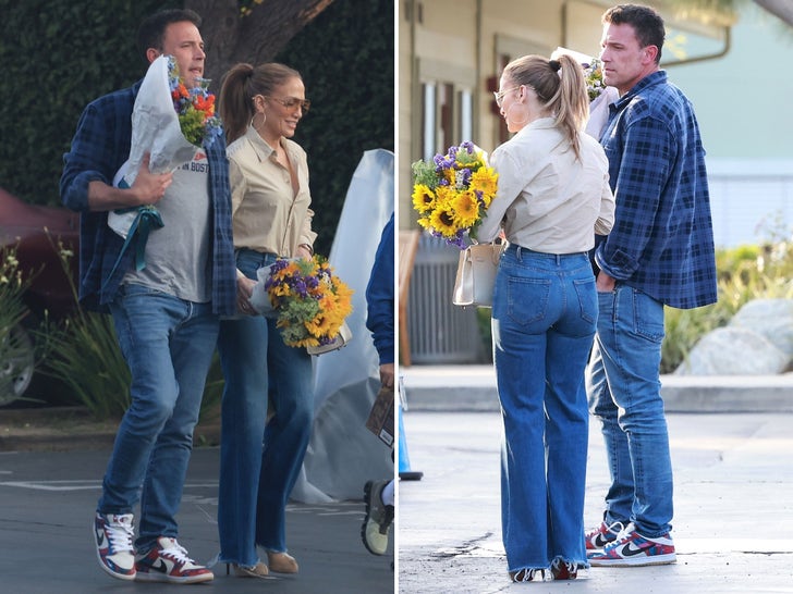 Ben Affleck & Jennifer Lopez Reunite For Fin's Play