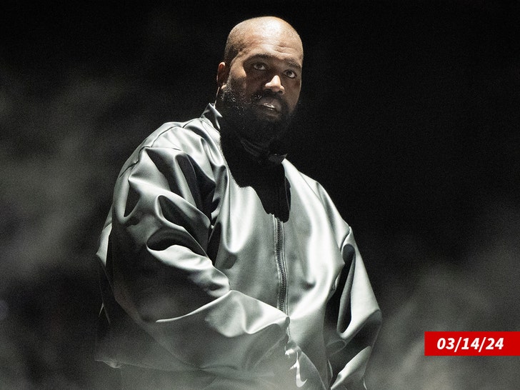 2f7e580728814f7cb06bccafce96590e_md kanye west performing