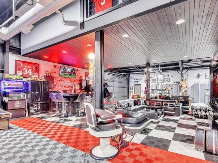 0627-Brantley-Gilbert-georgia-house-photos-primary-3