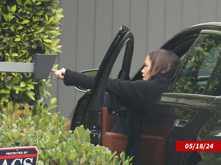 317fce8aa6e24066a07aabf2bd96d761_md jennifer garner