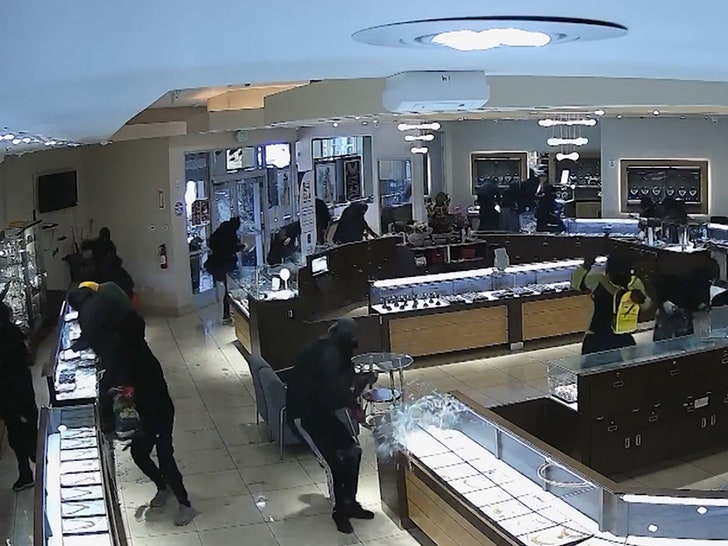061424-jewelry-store-robbery-smash-primary