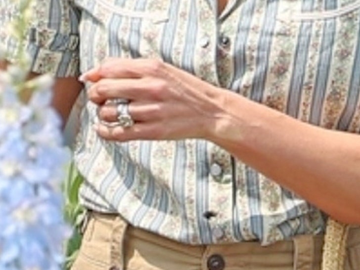 jennifer lopez flower shopping in new york