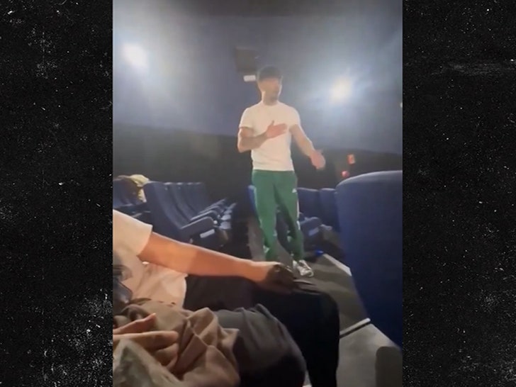 37b4a655f38c4a7790f15db311033daf_md Garfield Fight