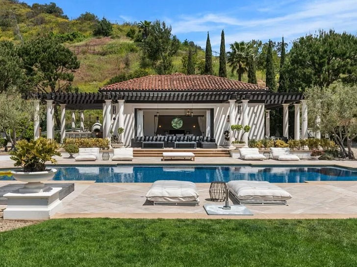 4049f84305294ac98953035dc1d10b8d_md 0510-Drake-Beverly-Hills-Poolhouse-SUB