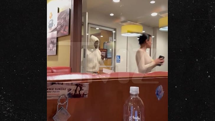 4221dcdea1af4877bc42c3e4da4c8f82_md 051424-kanye-kal