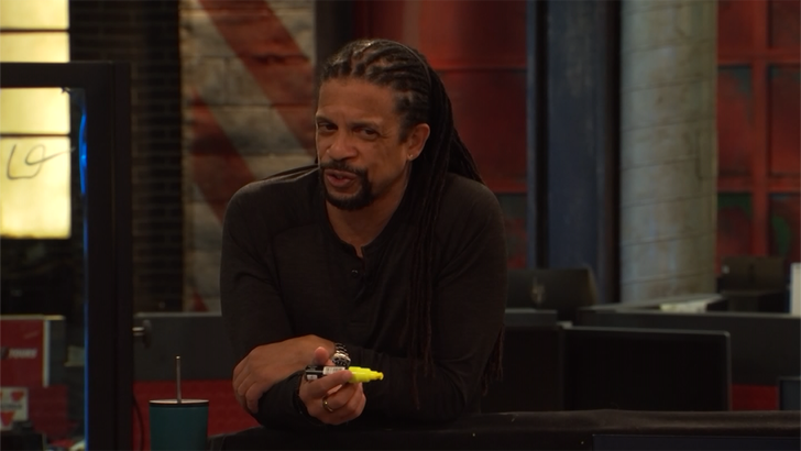 44c02648ee424ddebb586b6e3e3d7b4c_md 051424_tv_clips_kelly_clarkson_weight_loss.01_00_42_25.Still002