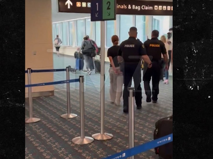 071024-woman-airplane-freakout-1