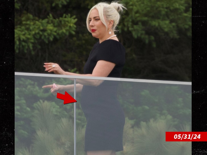 lady gaga baby bump