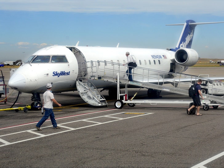 SkyWest plane getty 1