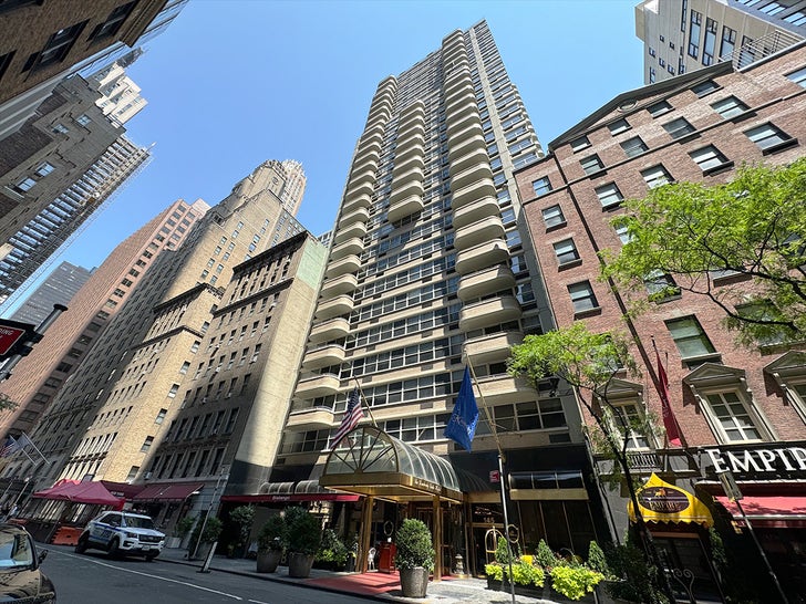 50263f91aff04a54bc6bf50c53a0b3ed_md 0717-Michael-Cline-NYC-Jump-Building