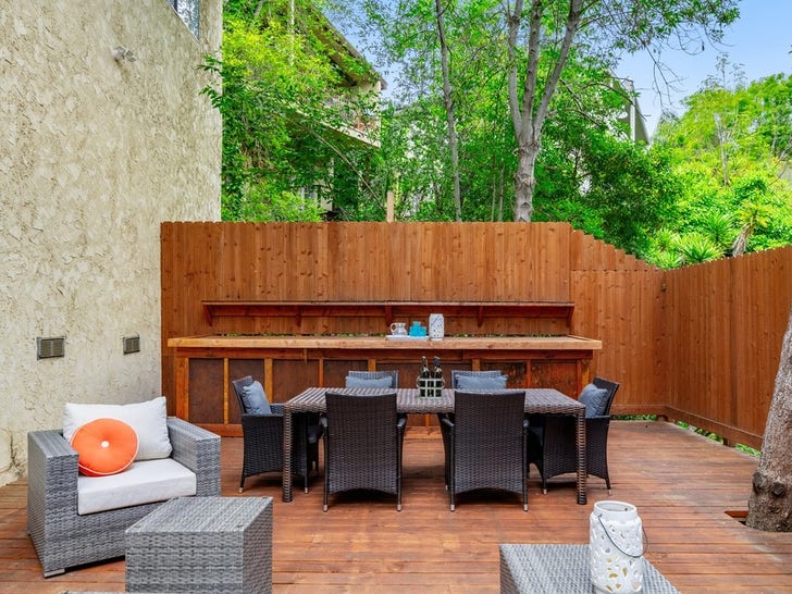 52eeba5c90054bec9cece27977705ff6_md Steve O Los Angeles Hills Home Photos 28