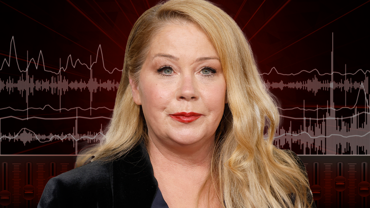 57bcacebe4704412ad611e0a66ea43d8_md Christina Applegate