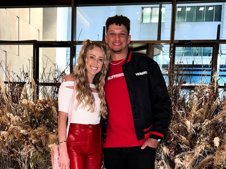593d7acb9e134941b36b252dd7959f58_md-1 Patrick and Brittany Mahomes -- The Hot Couple