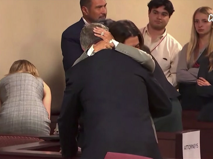 5dcdf49fa9e145b1bce13c3923c35efe_md 071224-alec-baldwin-hilaria-hug-primary