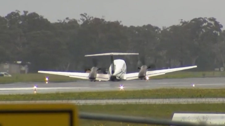 672c3e1cd3084e34bed4c38042faa90c_md 051324_emergency_landing_kal