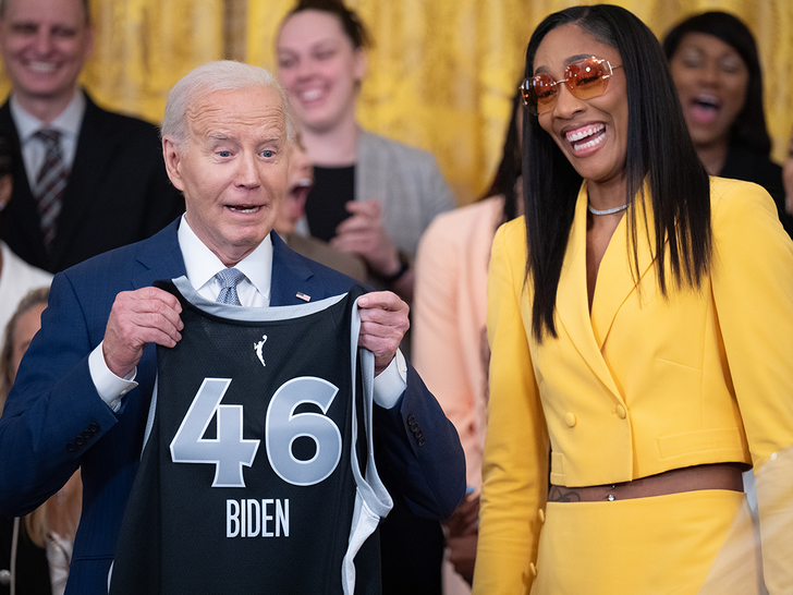 6a044d45ad5f4feb943f84a868736591_md jow biden aces jersey