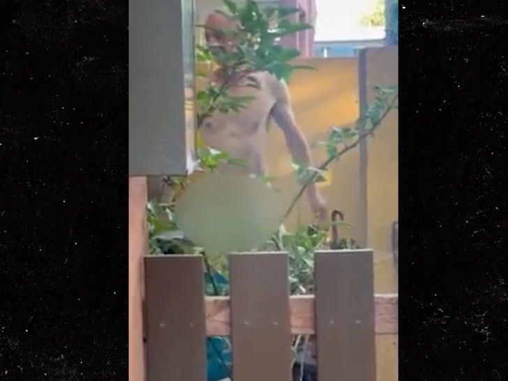 6d4545afc29040f898cb4dac4cba1c0b_md 0703-Naked-Santa-Monica-Man-sub-1