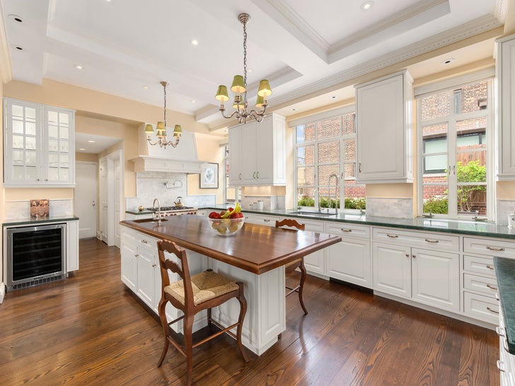 6f125999721f43189e4b78d1459397aa_md 0524-judge-judy-penthouse-new-york-apartment-photos-primary-2