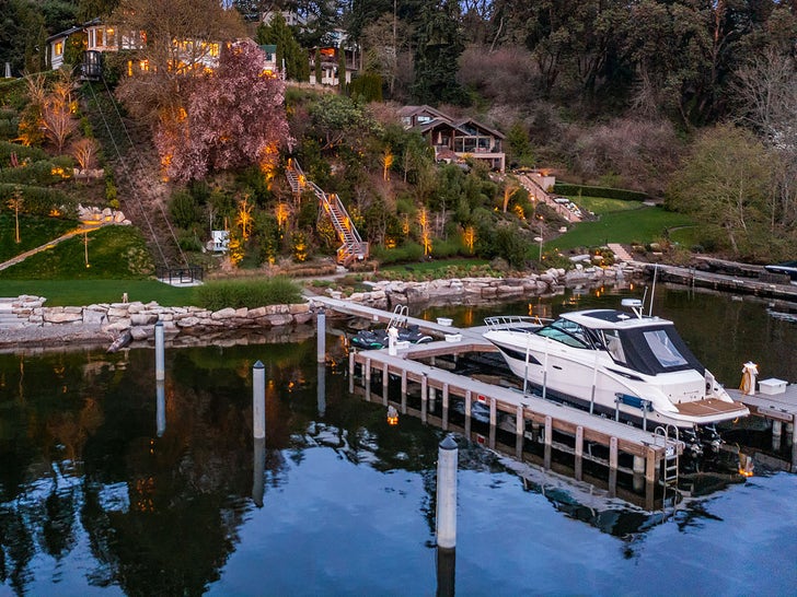 712c6ccbbbe942d3b27b63aef0d46e1d_md 0515-Russell-Wilson-Ciara-Washington-Estate-Sub4