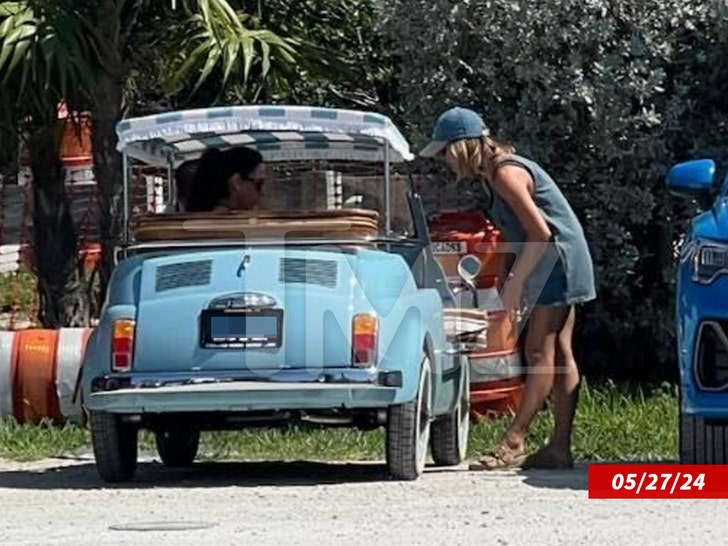 784c20a049fc428e85bd3b27eff7779a_md-1 Sydney Sweeney in Florida