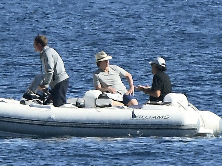 7b98277ef66d4707873837b2a96d5a88_md 0514-Tom-Cruise-Yacht-Shirtless-Mallorca-photos-primary-2