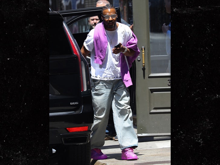 868aaf7e22a745b883f55207f0e146e6_md bronny james 2