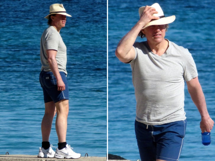 8c7eace2cd914d87a66c67c217b93dde_md 0514-Tom-Cruise-Yacht-Shirtless-Mallorca-photos-primary