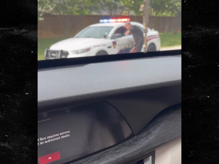 919e0ffed4f643ceb1cbdb1bd459b24c_md 062624-lindsay-lohan-dad--stepmom-2