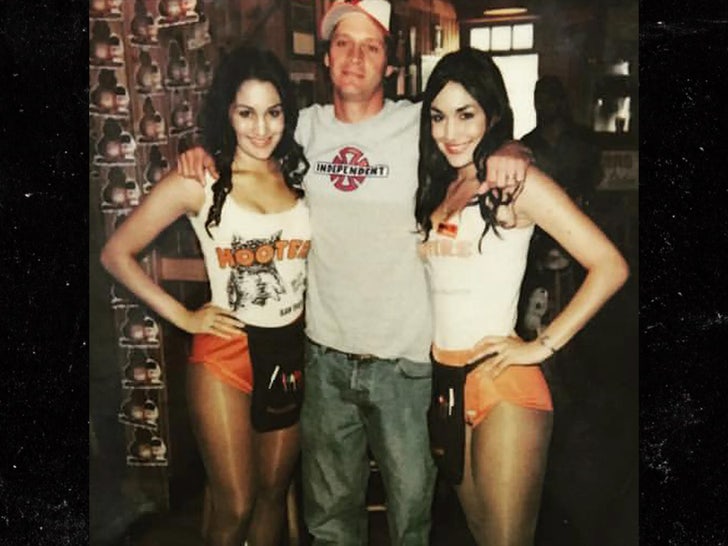 9287b9729a0343eea3ab0d1671795354_md brie garcia hooters photo