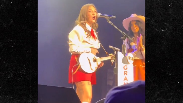 012224_elle_king_kal