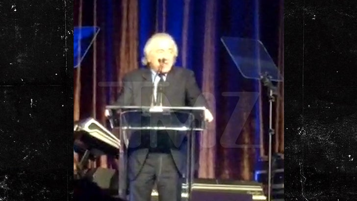 9ea485a2b8ab55e5b56e6ea1f554b351_md-1 052019_robert_deniro_kal