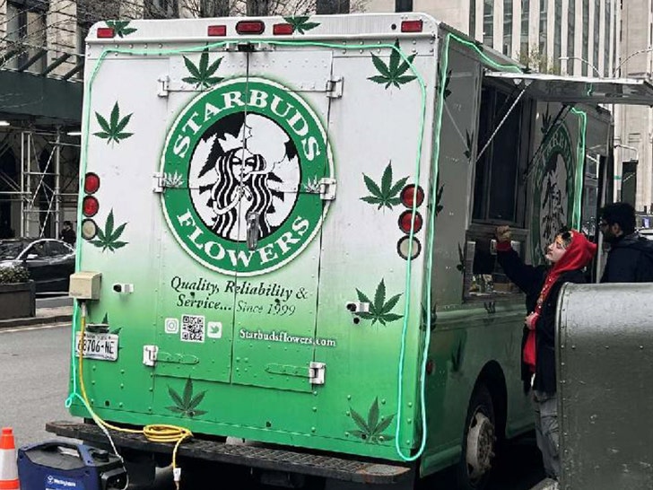 a0a29b7630634a73bd05084124798878_md starbuds truck