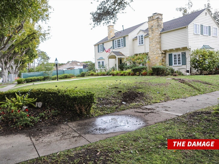 a3a2a78191c440959157d4145fe04aa3_md Pete Davidson House Damage Car Wreck