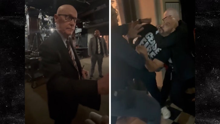 a40cacd853344a04ab6216f9ad3785fc_md 060624_kamala_harris_protesters_security_kal