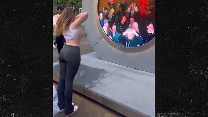 ada206a9e34b4af0886a931fb050a472_md 051424_onlyfans_portal_flash_kal