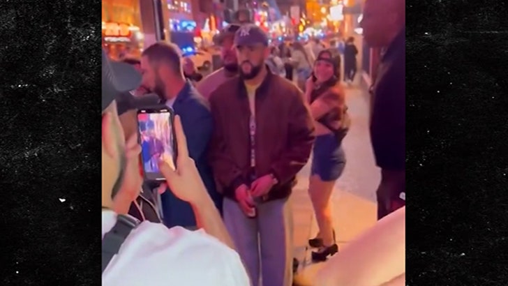 af2e0fec9d244e6191abd852846b11f3_md 051324_bad_bunny_kal