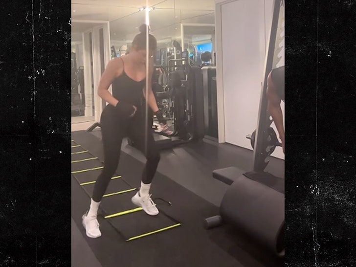 b96c00d52994487b8a80e31a21c9bee6_md 061424-khloe-kardashian-workout-primary-v3