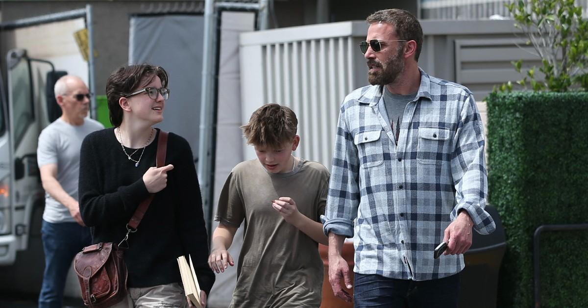 ben-afflecks-sex-life-achilles-heel-revealed-after-he-spends-thanksgiving-with-ex-jennifer-garner-6-1764605289646 Photo of Ben Affleck with kids