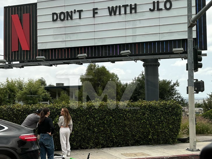 0524-Jennifer-Lopez-Atlas-Photoshoot-Selfie-SUB-4